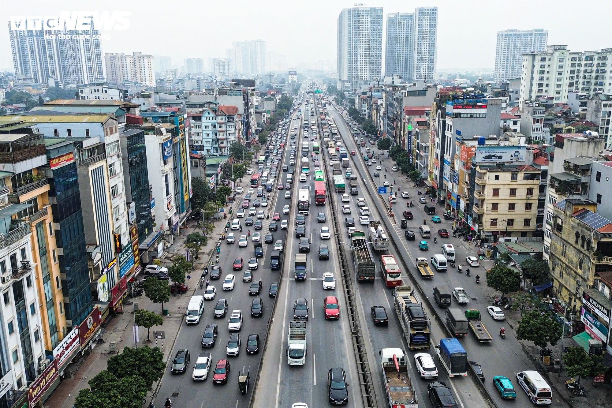 Người d&acirc;n &ugrave;n &ugrave;n trở lại H&agrave; Nội giữa kỳ nghỉ Tết Dương lịch 2026 - Ảnh 6.