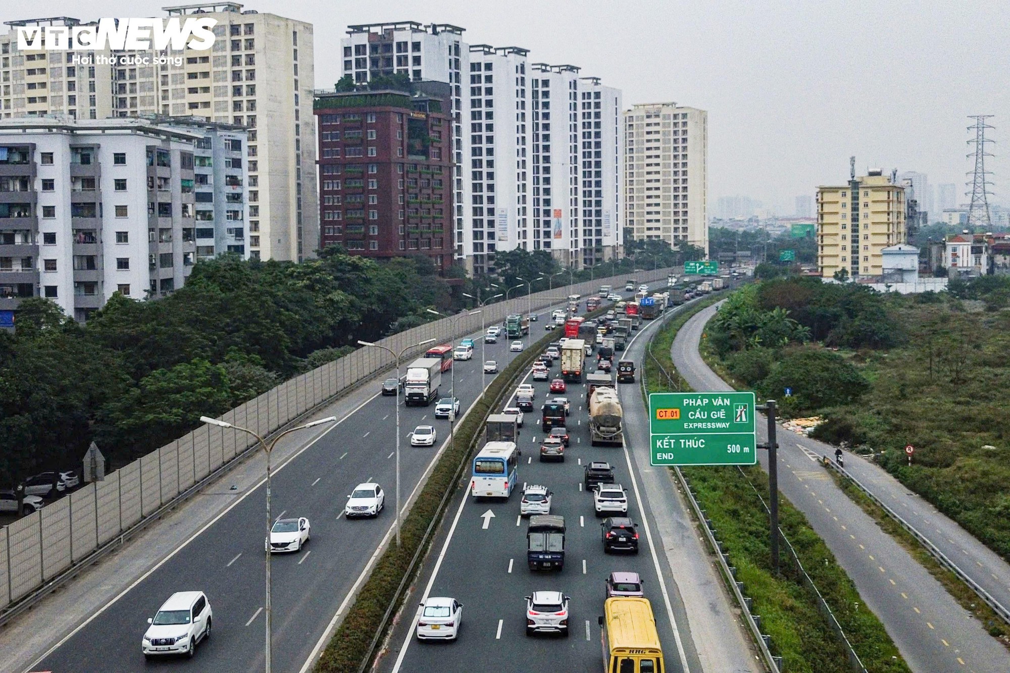 Người d&acirc;n &ugrave;n &ugrave;n trở lại H&agrave; Nội giữa kỳ nghỉ Tết Dương lịch 2026 - Ảnh 5.