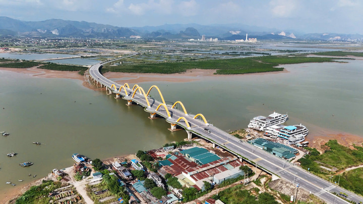 Quảng Ninh x&acirc;y Trung t&acirc;m h&agrave;nh ch&iacute;nh mới với Quảng trường 100 . 000 Người b&ecirc;n Vịnh Cửa Lục - Ảnh 4.