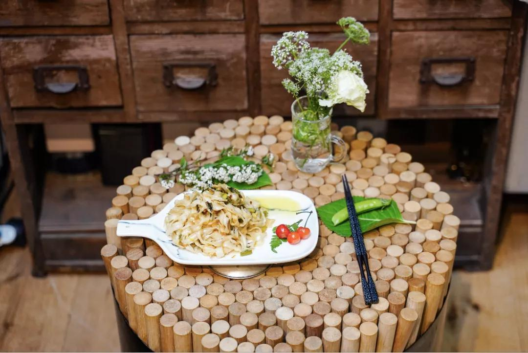 Thuê nhà nhỏ vẫn sống như biệt thự: Mẹ đơn thân biến ban công - sân hẹp thành khu vườn xanh mướt- Ảnh 13. Thuê nhà nhỏ vẫn sống như biệt thự: Mẹ đơn thân biến ban công - sân hẹp thành khu vườn xanh mướt- Ảnh 13.