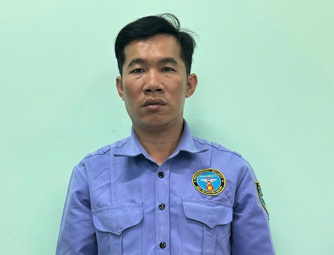 Đ&atilde; bắt khẩn cấp người đ&agrave;n &ocirc;ng "n&uacute;t chuột", "đ&aacute; l&ocirc;ng nheo" c&ocirc; g&aacute;i trẻ - Ảnh 3.