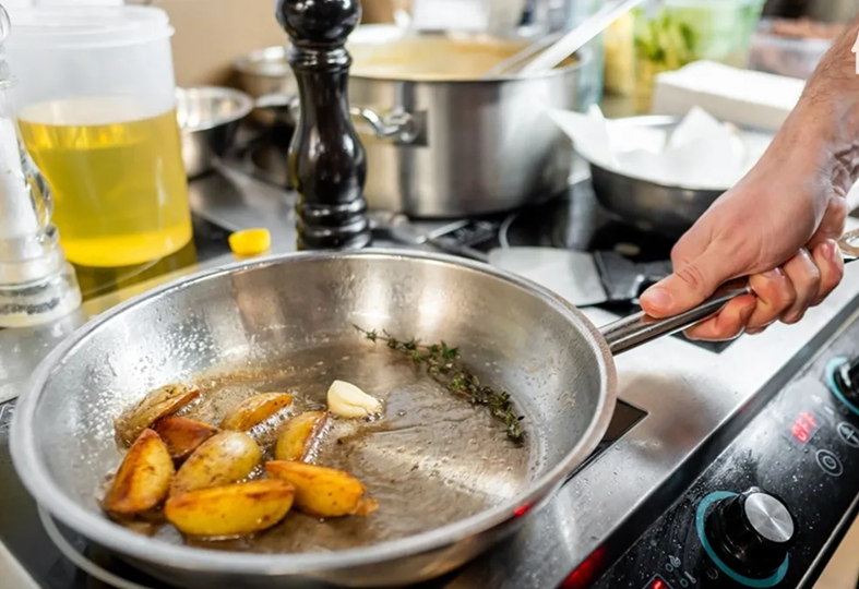 WHO cảnh b&aacute;o h&atilde;y NGỪNG d&ugrave;ng ngay loại dầu ăn n&agrave;y- Ảnh 1.