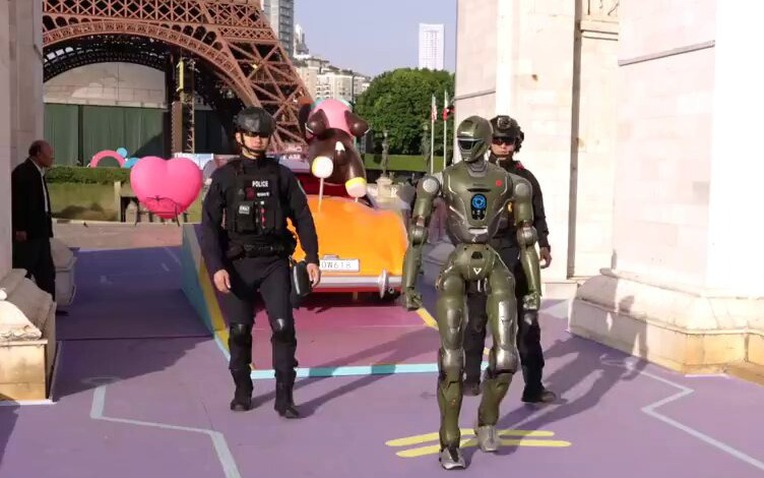 Robot h&igrave;nh người tuần tra c&ugrave;ng cảnh s&aacute;t tại Th&acirc;m Quyến , bước tiến mới trong C&ocirc;ng nghệ - Ảnh 1.