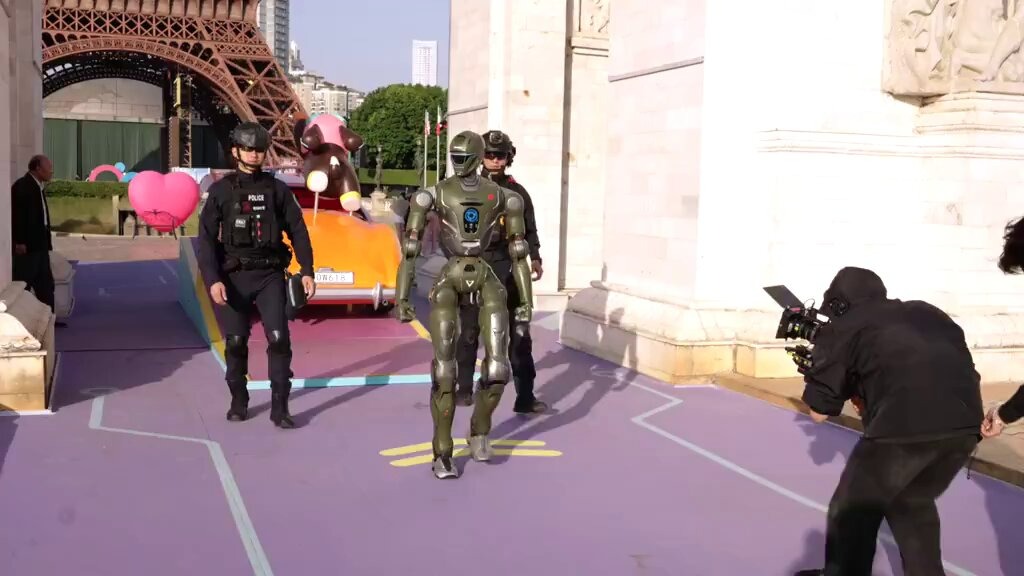 Robot h&igrave;nh người tuần tra c&ugrave;ng cảnh s&aacute;t tại Th&acirc;m Quyến , bước tiến mới trong C&ocirc;ng nghệ - Ảnh 4.