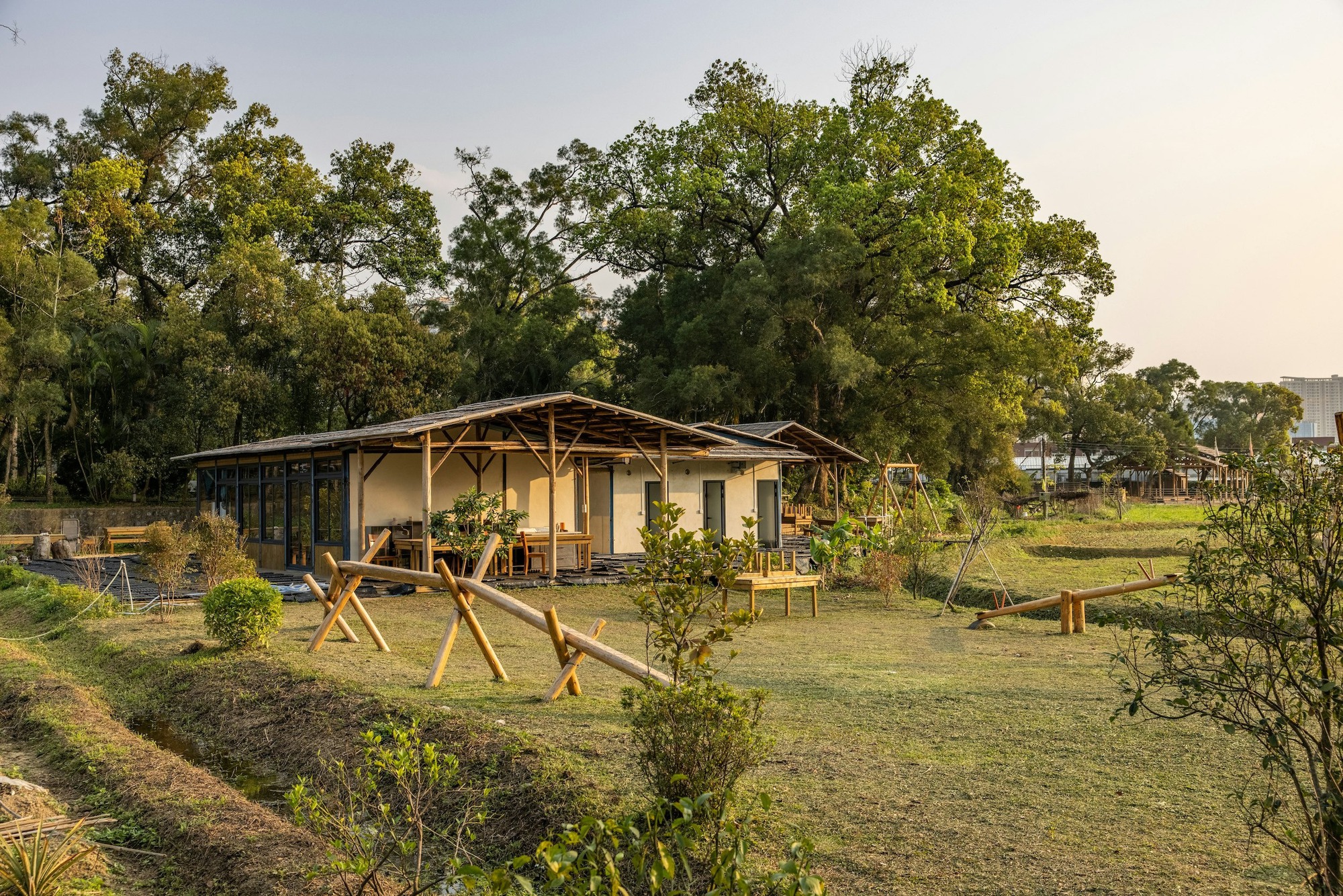 Gia đ&igrave;nh 5 người từ phố về vườn: Giấc mơ dưỡng gi&agrave; v&agrave; c&aacute;i gi&aacute; phải trả - Ảnh 2.