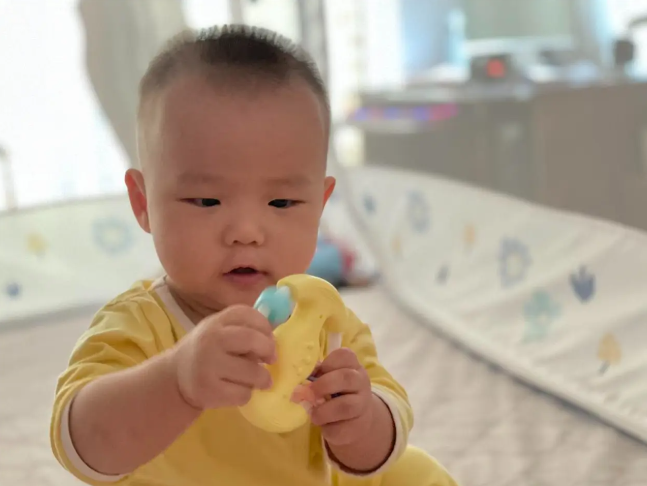 Tr&ecirc;n tay b&eacute; c&oacute; 4 động t&aacute;c n&agrave;y l&agrave; dấu hiệu điển h&igrave;nh của trẻ th&ocirc;ng minh, chỉ cần c&oacute; 1 th&ocirc;i cũng đ&aacute;ng mừng rồi- Ảnh 2.