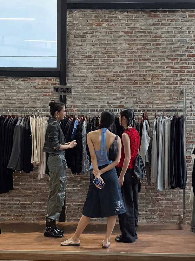 Tết Dương lịch “ăn nên làm ra”: Quán cafe, photobooth, thời trang doanh thu tăng 2-3 lần, xe ôm công nghệ kiếm 1,5 triệu/5 tiếng - Ảnh 11. Tết Dương lịch “ăn nên làm ra”: Quán cafe, photobooth, thời trang doanh thu tăng 2-3 lần, xe ôm công nghệ kiếm 1,5 triệu/5 tiếng - Ảnh 11.