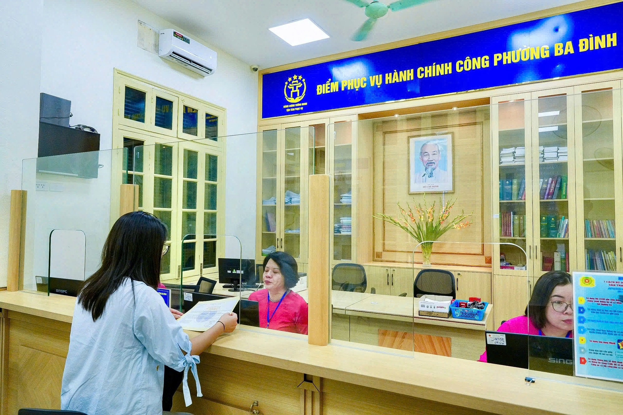 Tiền lương c&ocirc;ng chức đ&atilde; đến l&uacute;c thay đổi - Ảnh 1.