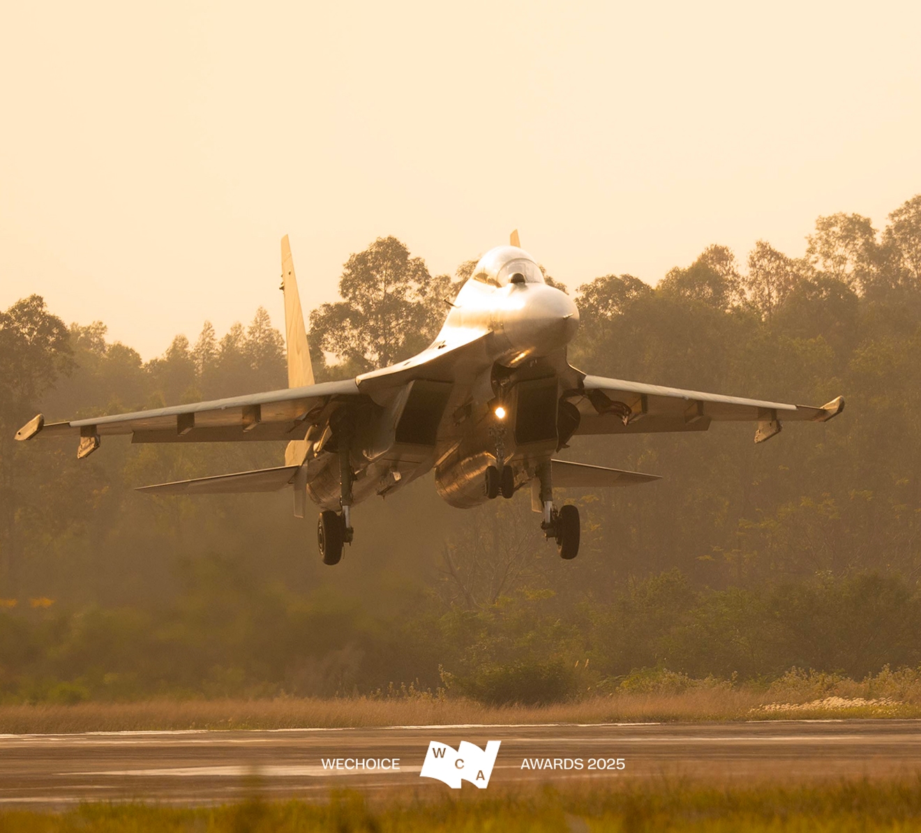 Đại tá - Phi công cấp 1 Nguyễn Thế Dũng: Bay trên bầu trời bình yên chào mừng Đại lễ Quốc gia- Ảnh 13.