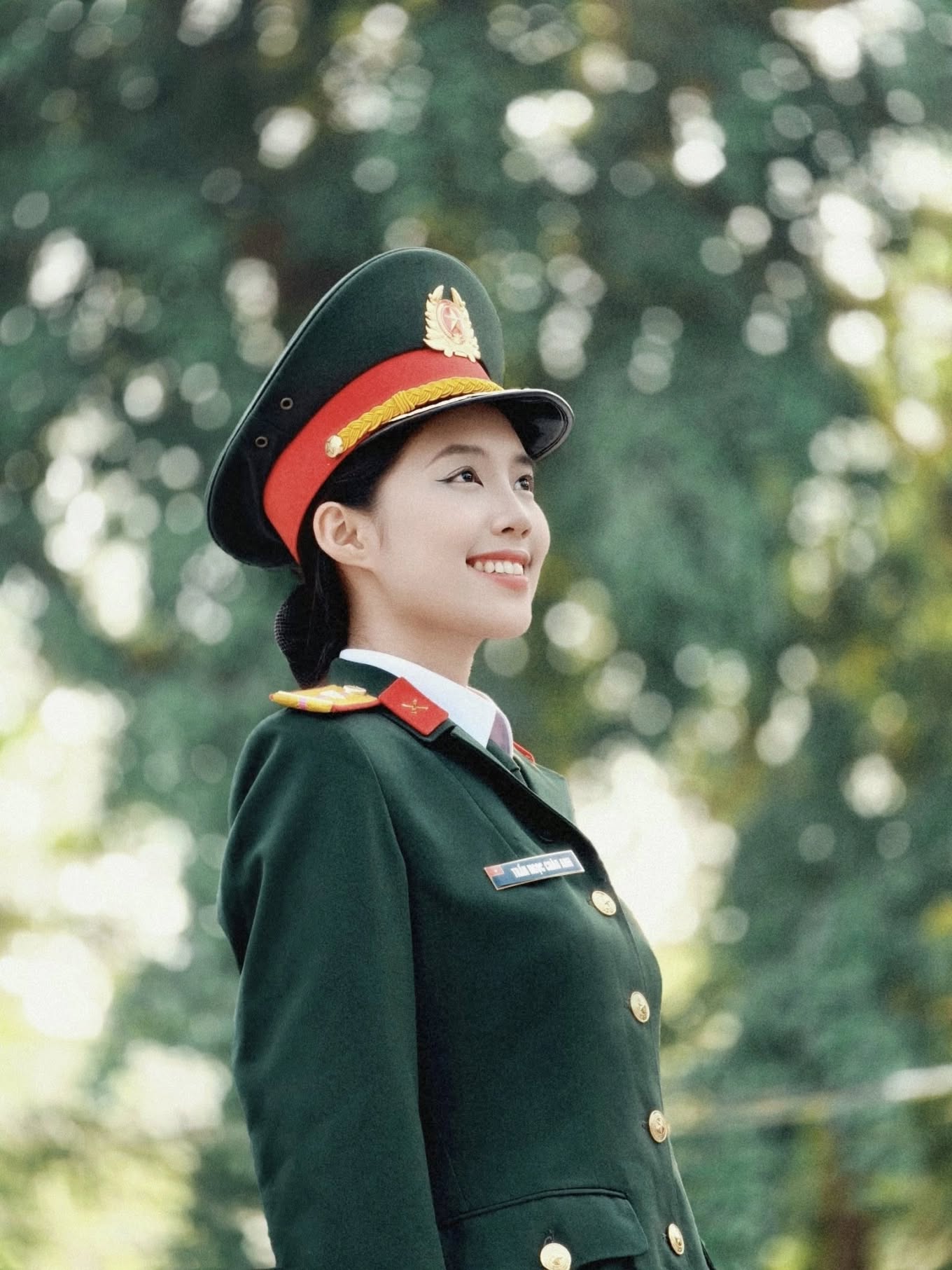 Mỹ nhân cao 1m70 mang quân hàm thiếu úy lọt top tìm kiếm với Đình Bắc: Từ gia thế đến học vấn đều đỉnh cao - Ảnh 5.