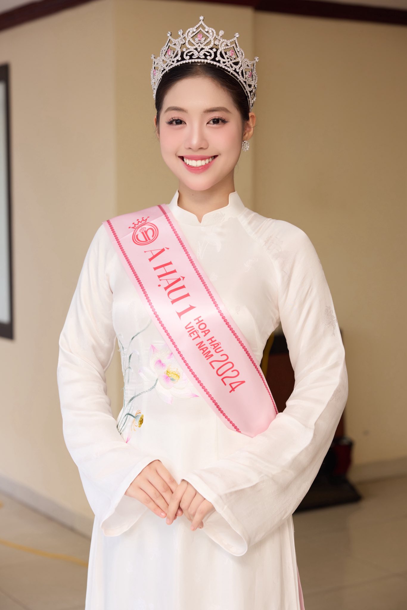 Mỹ nhân cao 1m70 mang quân hàm thiếu úy lọt top tìm kiếm với Đình Bắc: Từ gia thế đến học vấn đều đỉnh cao - Ảnh 4.