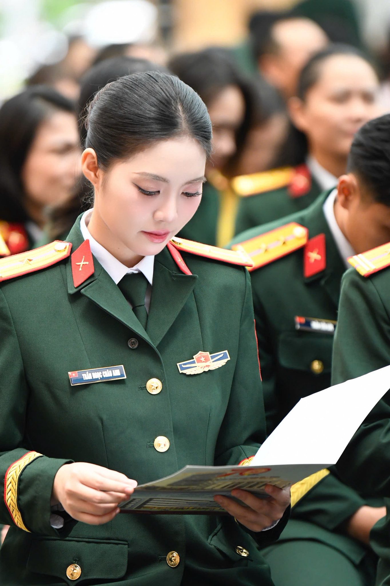 Mỹ nhân cao 1m70 mang quân hàm thiếu úy lọt top tìm kiếm với Đình Bắc: Từ gia thế đến học vấn đều đỉnh cao - Ảnh 6.