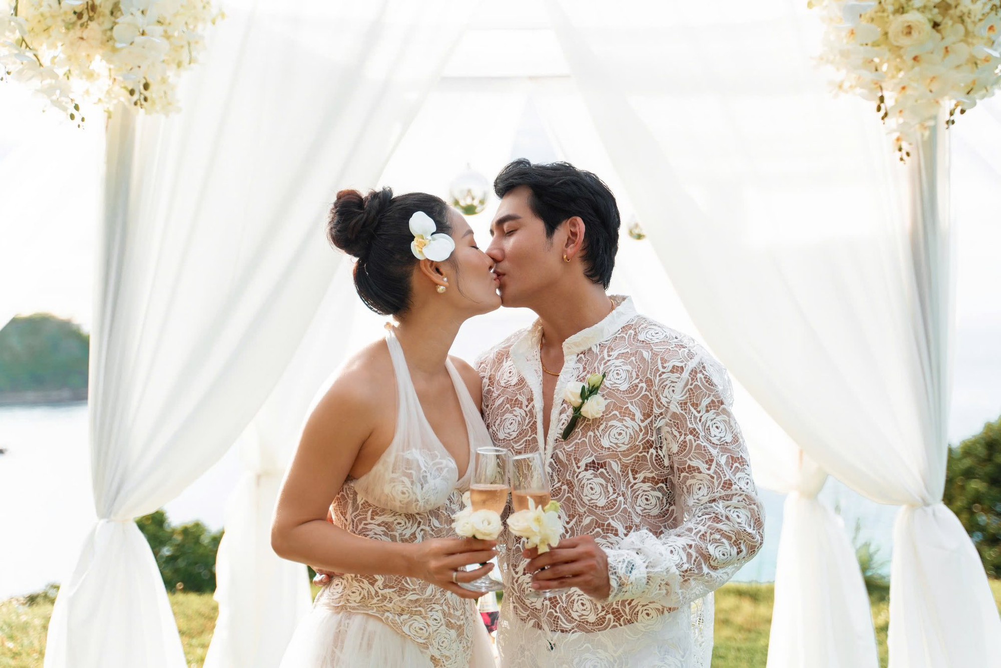 Sao Việt nhận 88 cây vàng sính lễ trong ngày cưới: Điều ẩn ý đằng sau vẫn chưa sốc bằng tiền lãi sau 4 năm- Ảnh 5. Sao Việt nhận 88 cây vàng sính lễ trong ngày cưới: Điều ẩn ý đằng sau vẫn chưa sốc bằng tiền lãi sau 4 năm- Ảnh 5.