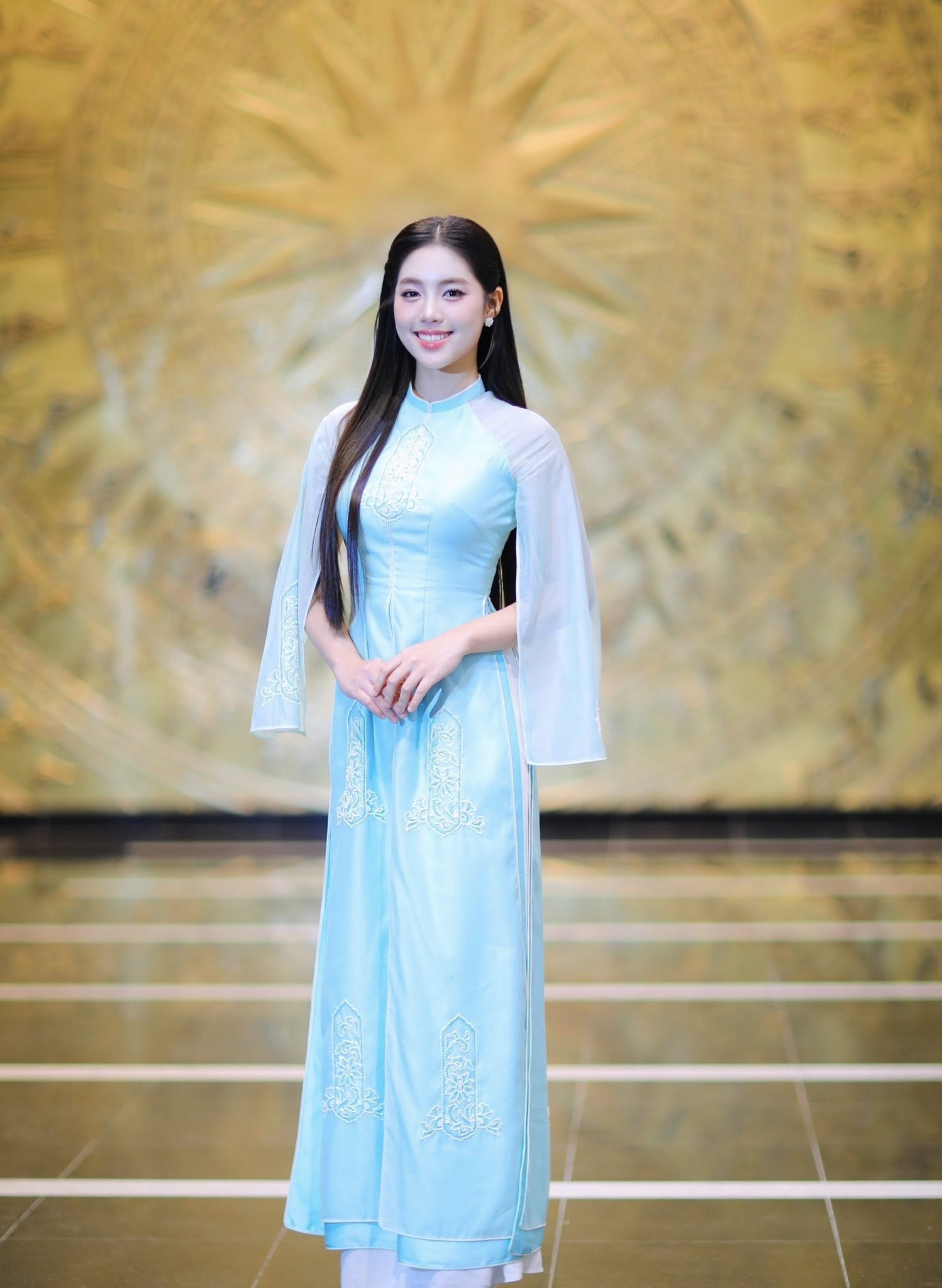 Đình Bắc tíu tít nói cười cùng Á hậu Châu Anh, netizen rần rần "đẩy thuyền", đòi mang kịch bản ngôn tình cho cặp đôi - Ảnh 5.