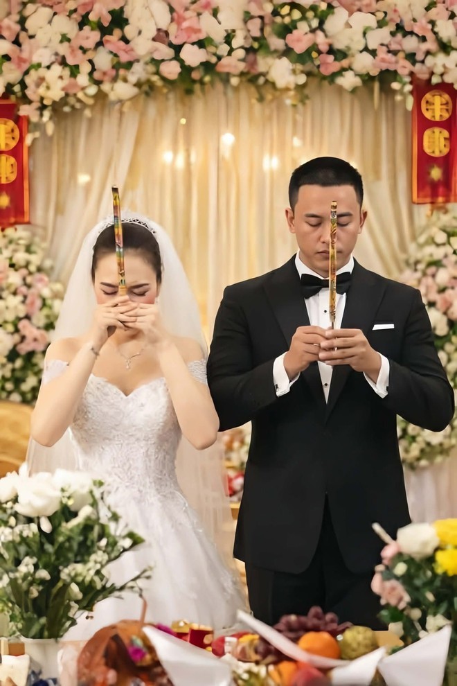 Rầm rộ ảnh thiệp cưới của Mỹ Tâm và Mai Tài Phến- Ảnh 4.