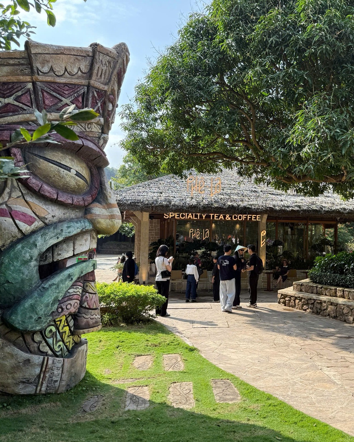 Tốn 1 triệu đồng mới được quyền mua một ly Phê La, chi nhánh mới khiến khách nghe xong muốn quay xe gấp- Ảnh 3.