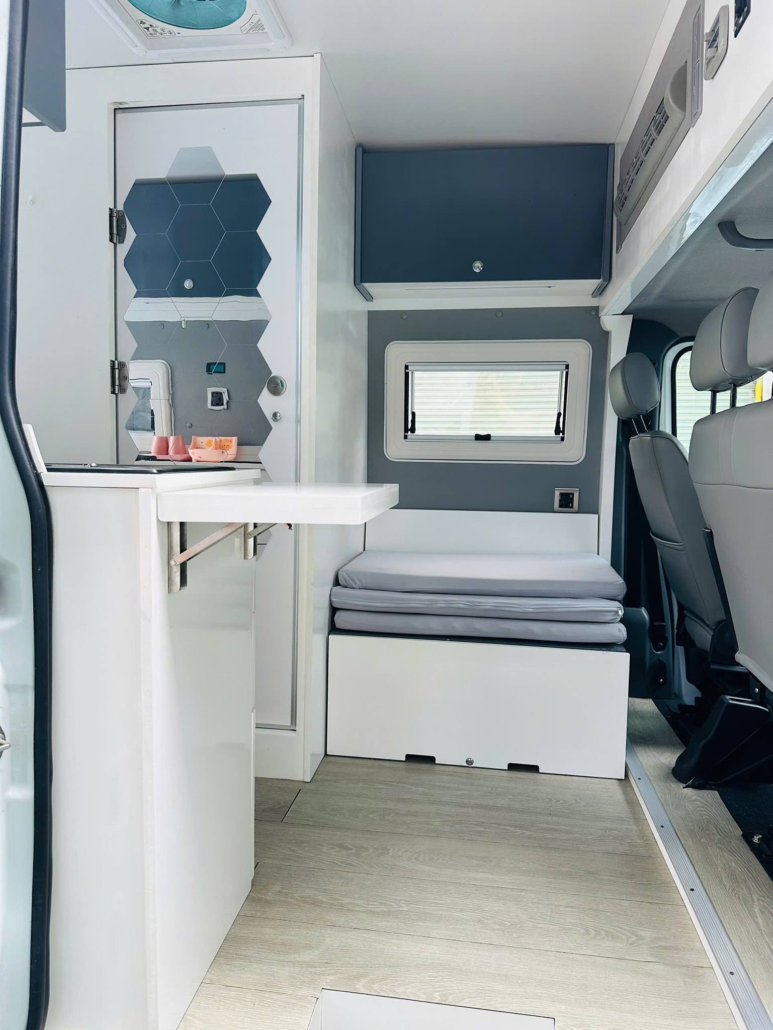 Rao ‘nhà di động’ từng của Ngọc Trinh giá hơn 800 triệu đồng, người bán cho biết mua mới hơn 2 tỷ, lăn bánh chỉ 5.000km- Ảnh 9.