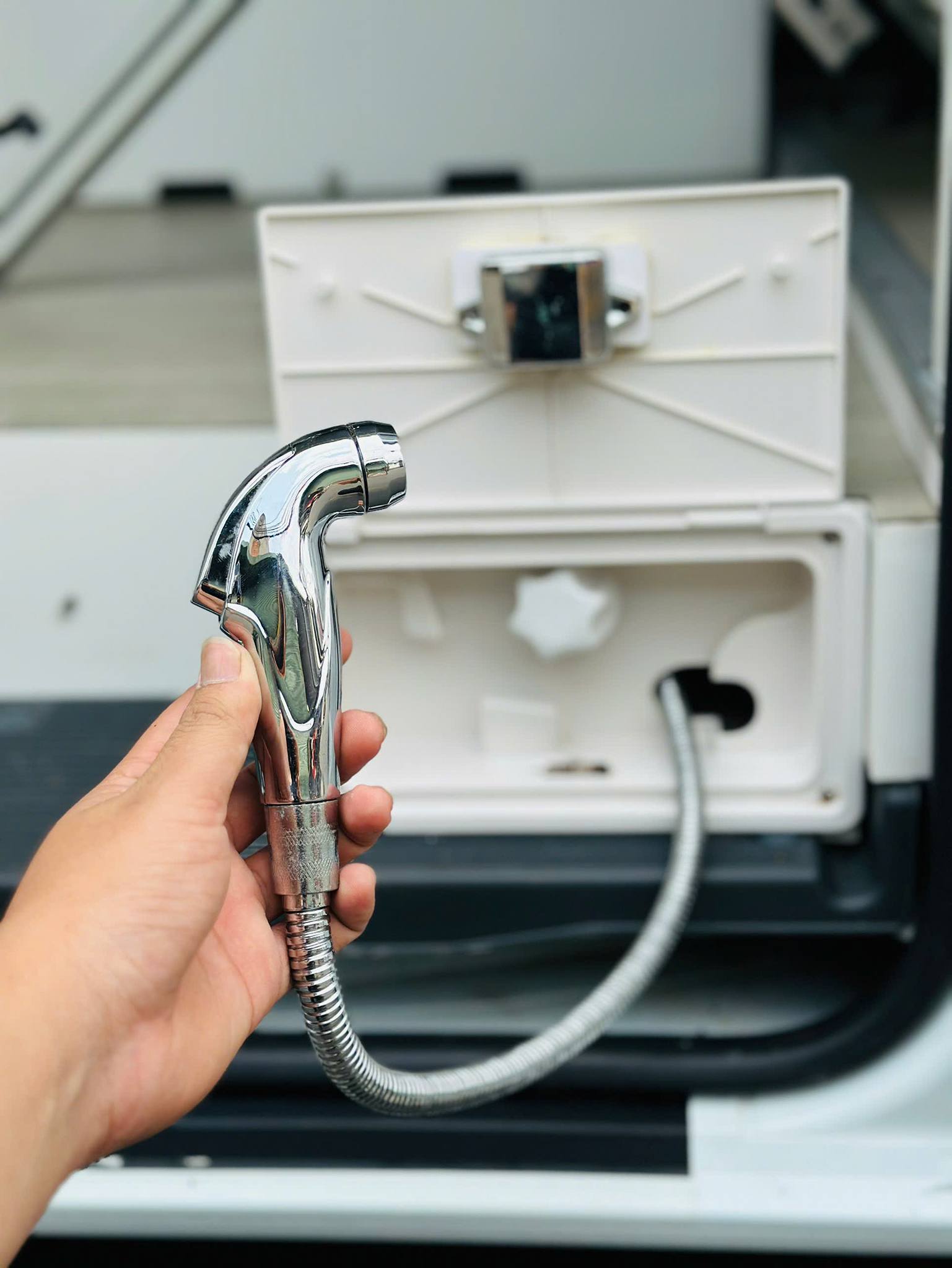 Rao ‘nhà di động’ từng của Ngọc Trinh giá hơn 800 triệu đồng, người bán cho biết mua mới hơn 2 tỷ, lăn bánh chỉ 5.000km- Ảnh 20.