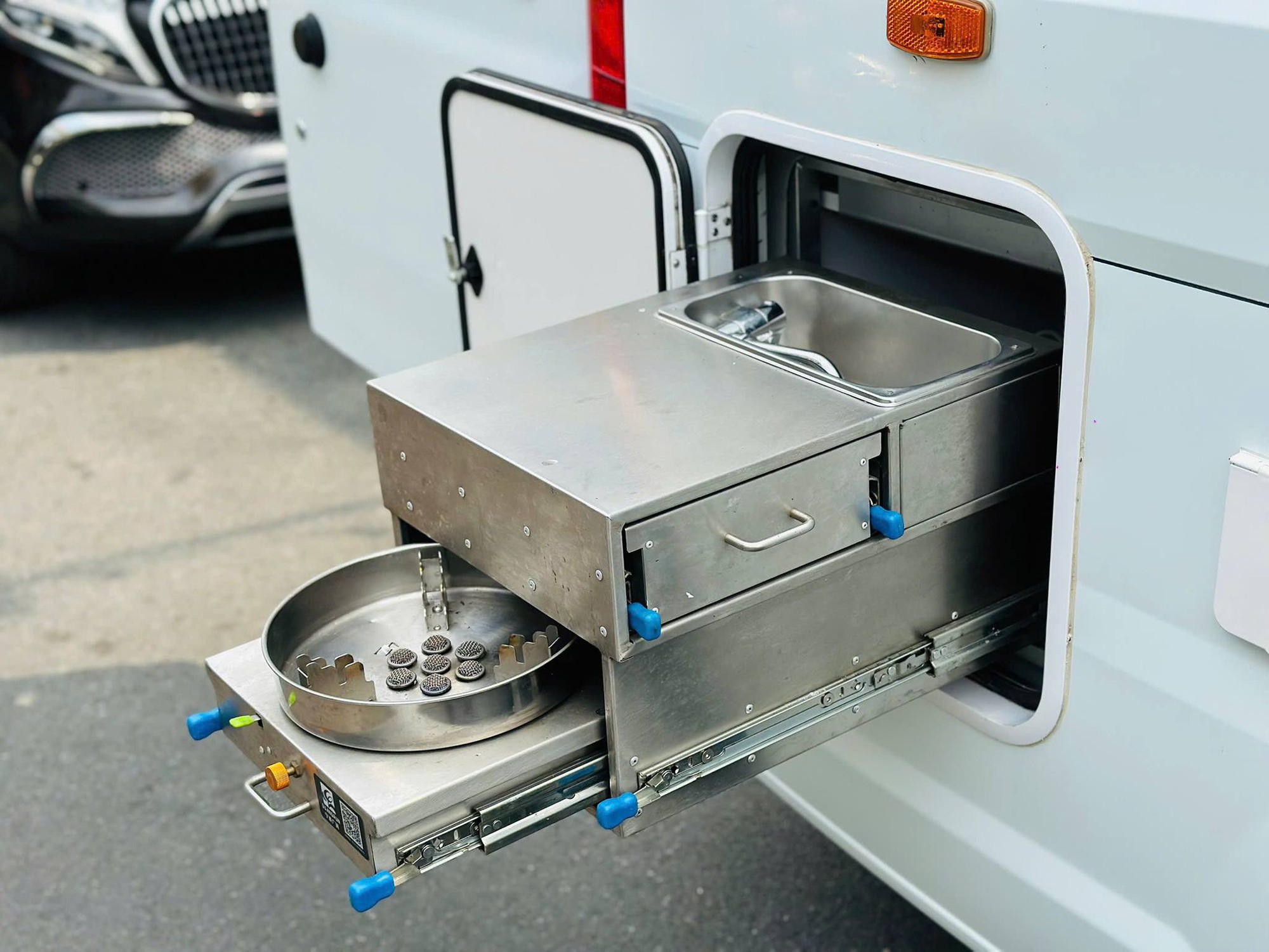 Rao ‘nhà di động’ từng của Ngọc Trinh giá hơn 800 triệu đồng, người bán cho biết mua mới hơn 2 tỷ, lăn bánh chỉ 5.000km- Ảnh 19.