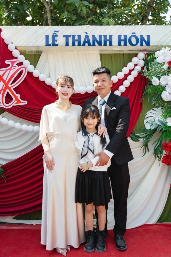 Chồng mất vì tai nạn, người phụ nữ tái hôn sau 7 năm ở vậy nuôi con: Bất ngờ câu nói của bố mẹ chồng cũ - Ảnh 3.