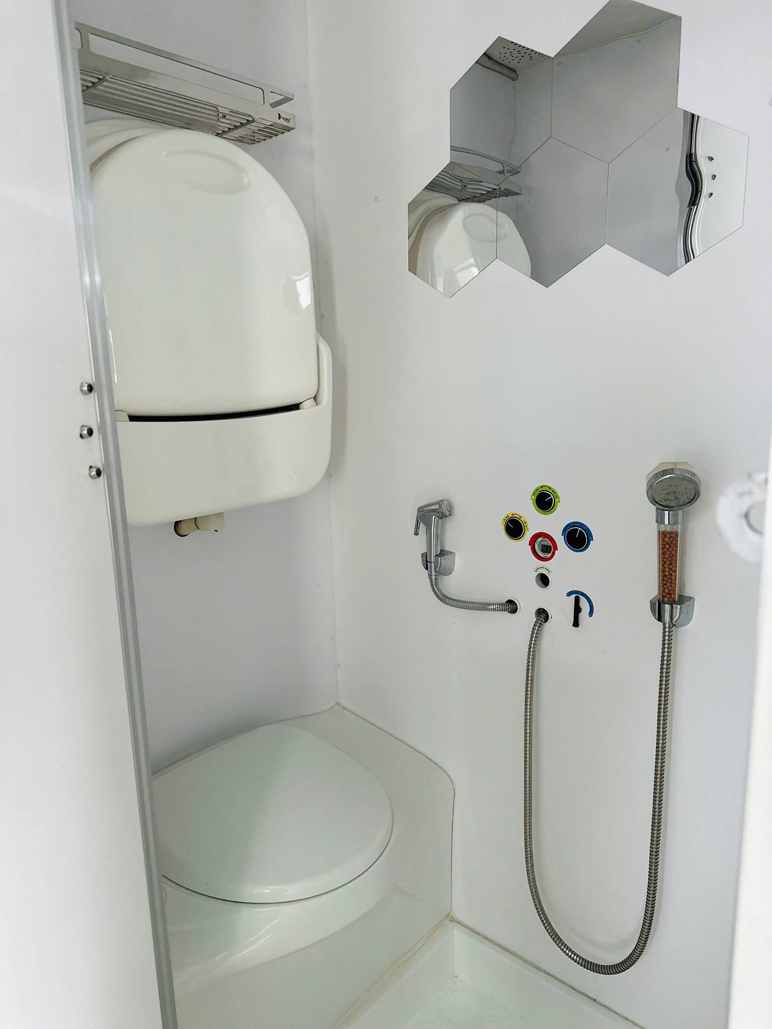 Rao ‘nhà di động’ từng của Ngọc Trinh giá hơn 800 triệu đồng, người bán cho biết mua mới hơn 2 tỷ, lăn bánh chỉ 5.000km- Ảnh 16.