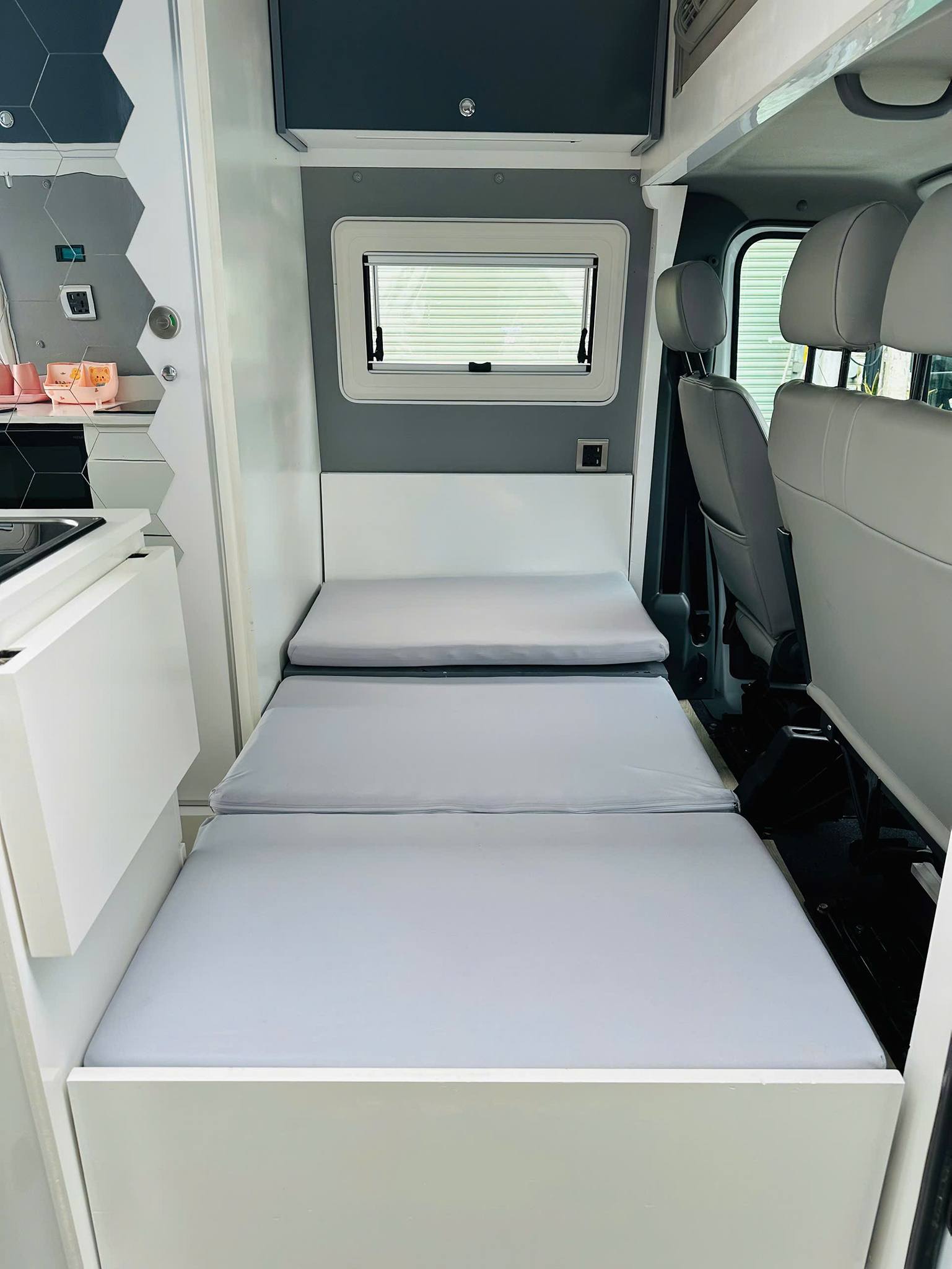 Rao ‘nhà di động’ từng của Ngọc Trinh giá hơn 800 triệu đồng, người bán cho biết mua mới hơn 2 tỷ, lăn bánh chỉ 5.000km- Ảnh 10.