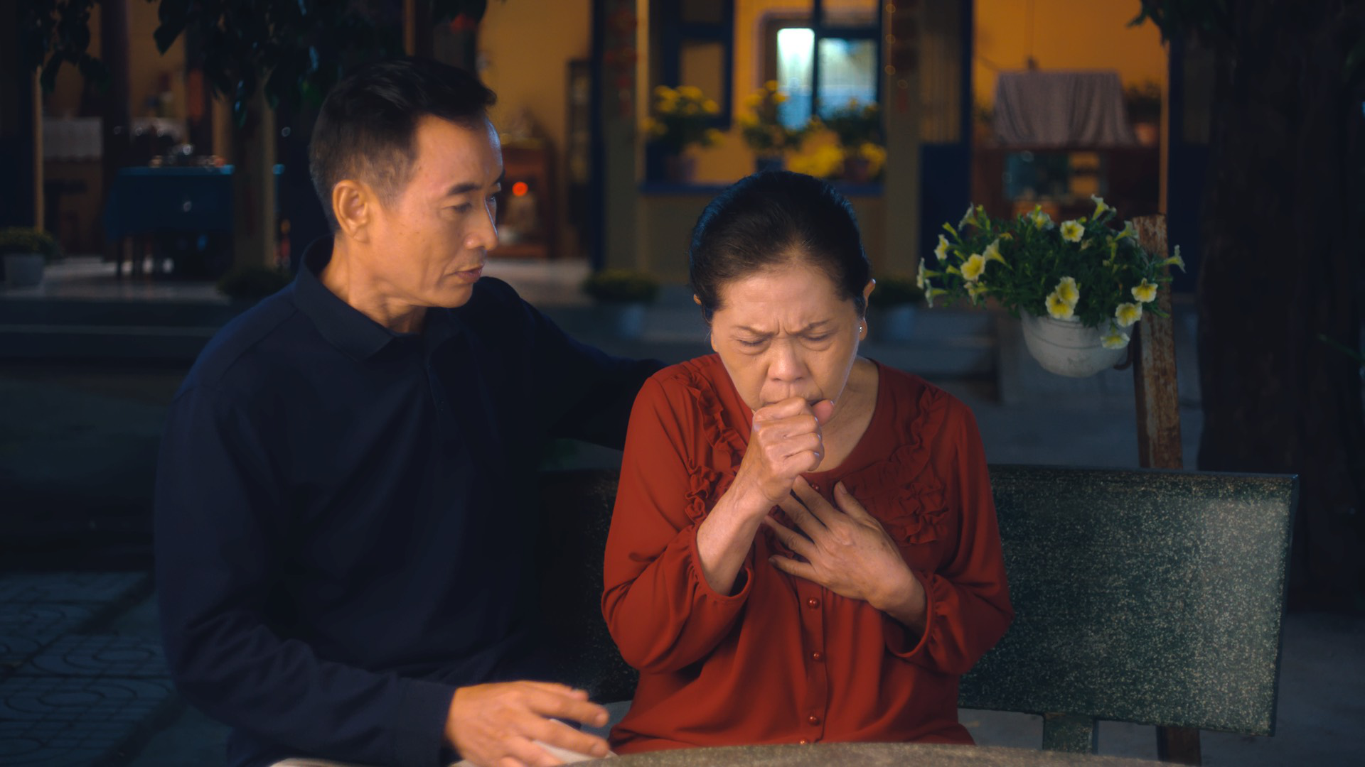 H&agrave;nh trang mang về cho cha mẹ m&ugrave;a Tết - Ảnh 1.