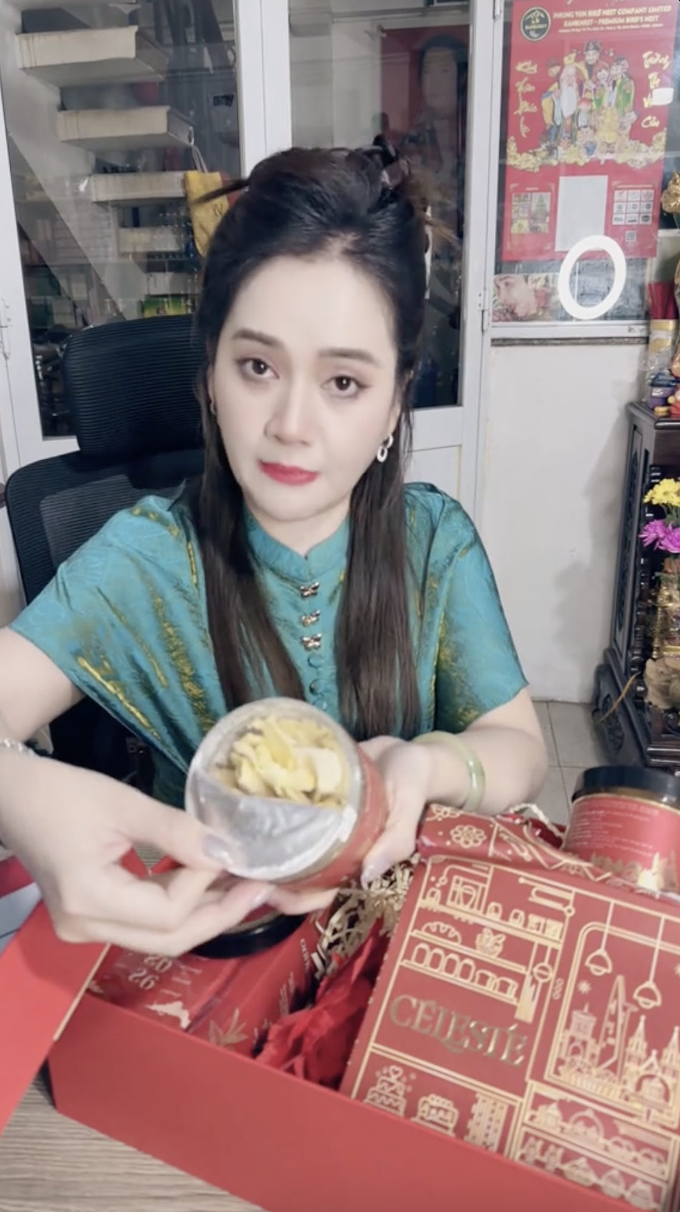 Drama quà Tết 2026 tới: Hồng Loan bán 549k khẳng định hàng công ty, Bích Trâm bán 500k vẫn không quên cà khịa- Ảnh 5.