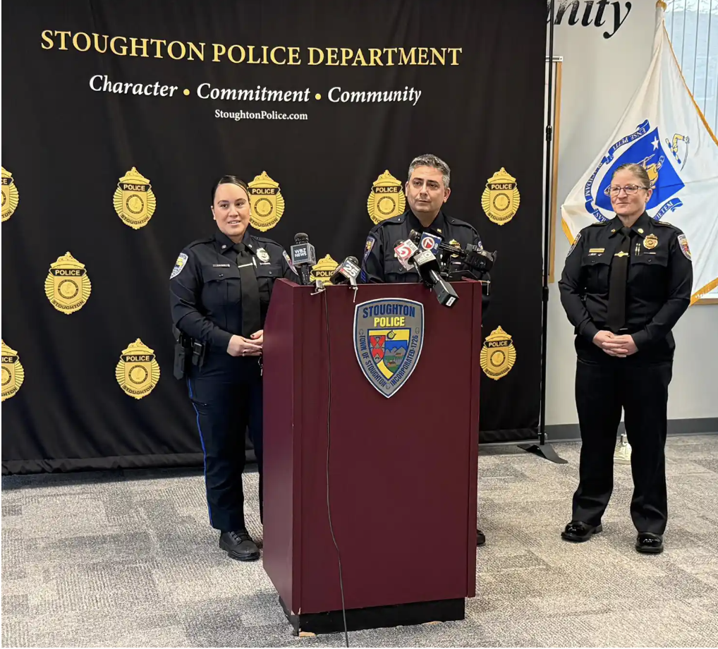 Cảnh sát giúp sản phụ sinh con trong xe hơi vào Giáng sinh 2022 - Ảnh 2. Cảnh sát giúp sản phụ sinh con trong xe hơi vào Giáng sinh 2022 - Ảnh 2.