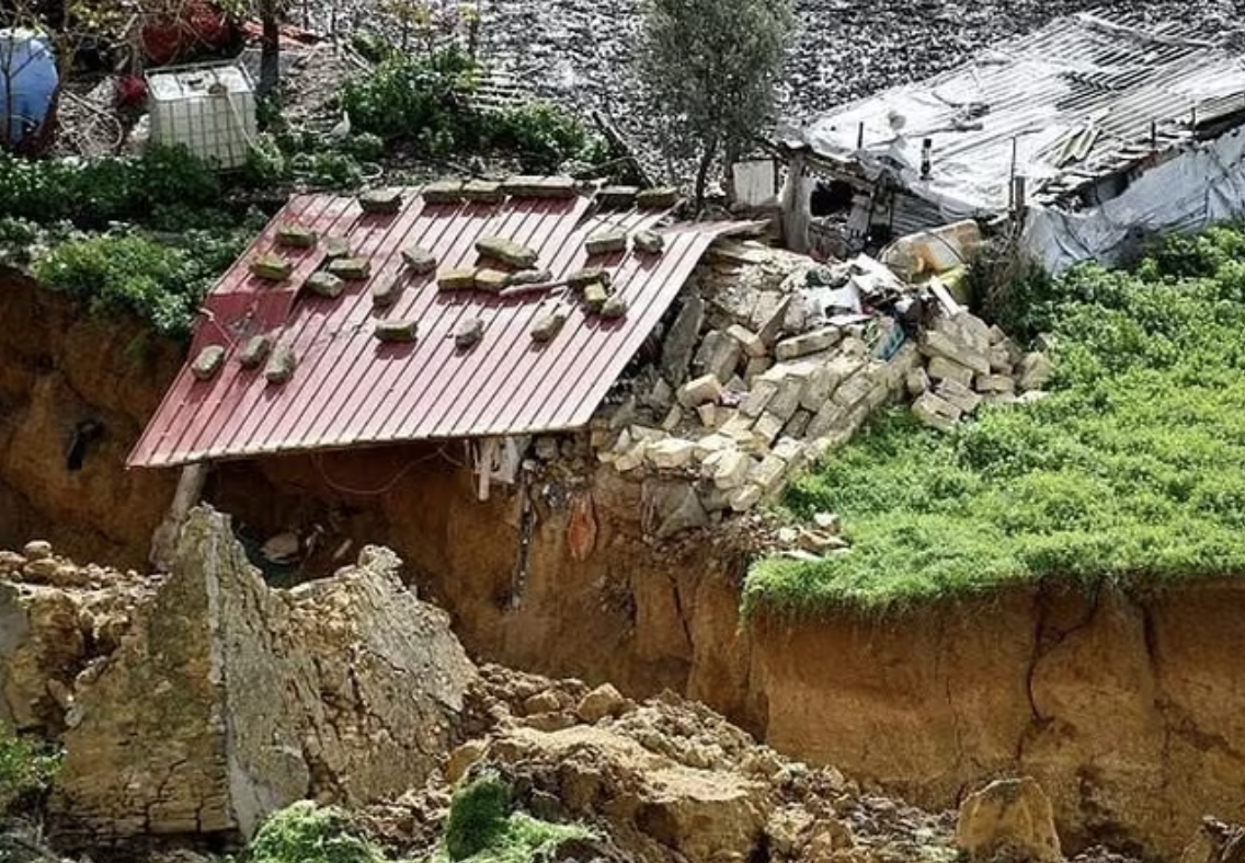 H&igrave;nh ảnh sốc về sạt lở đất ở &Yacute; năm 2026: Hơn 1.500 người d&acirc;n sơ t&aacute;n khẩn cấp - Ảnh 2.