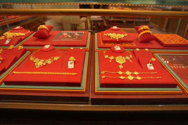 Bảo Tín Mạnh Hải lần đầu có mặt tại TP.HCM: Có gì đặc biệt mà chưa khai trương đã đông nghịt khách?- Ảnh 2.