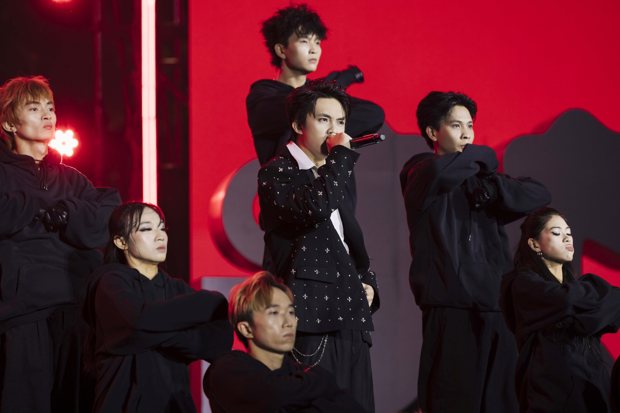 Trăm Phần Trăm Trẻ Live Session: B&ugrave;i C&ocirc;ng Nam sẽ đọ giọng với 2 &ldquo;c&aacute; thể&rdquo; gen Z cực hot v&agrave; loạt trải nghiệm cực hấp dẫn!- Ảnh 5.