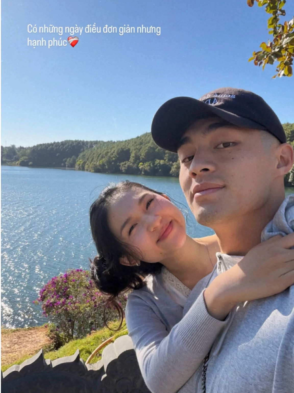 Thủ môn hotboy Trần Trung Kiên trượt tay đăng ảnh bạn gái rồi vội xoá, còn bị "tóm dính" khi cùng hotgirl đi ăn - Ảnh 1.