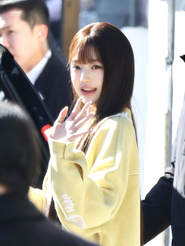 “Công chúa Kpop” bị mắng ngay giữa sự kiện, ngượng ngùng rồi phải rời đi ngay- Ảnh 2.