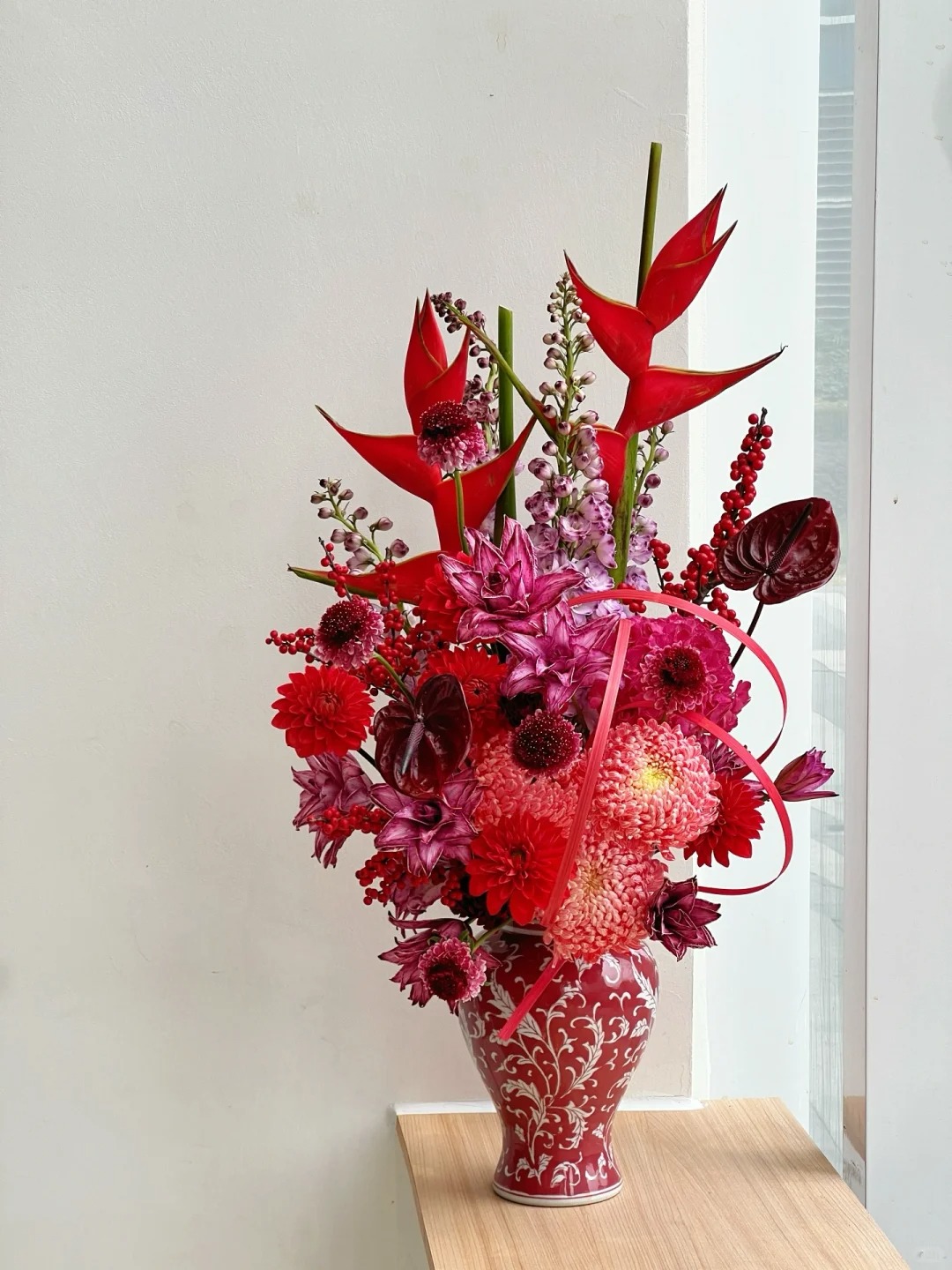 Chi hơn 300k mua cúc mẫu đơn khổng lồ cho phòng khách ngày Tết 2026 - Ảnh 6.