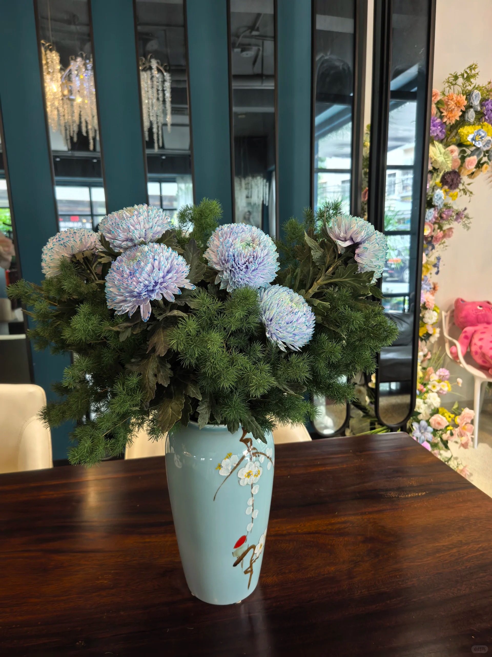 Chi hơn 300k mua cúc mẫu đơn khổng lồ cho phòng khách ngày Tết 2026 - Ảnh 19.