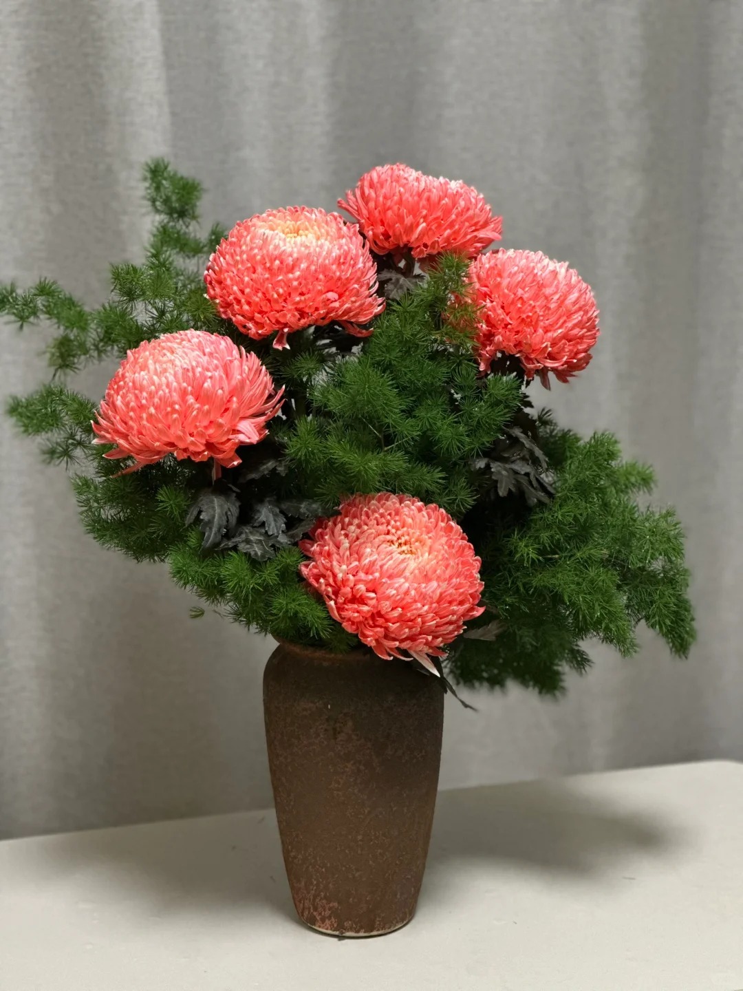 Chi hơn 300k mua cúc mẫu đơn khổng lồ cho phòng khách ngày Tết 2026 - Ảnh 32.