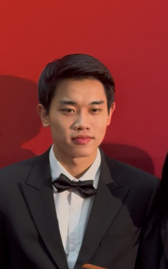 Á hậu cũng mê Đình Bắc như thường, hoá fan girl khi hotboy U23 Việt Nam diện vest bảnh bao khoe visual phát sáng- Ảnh 8.