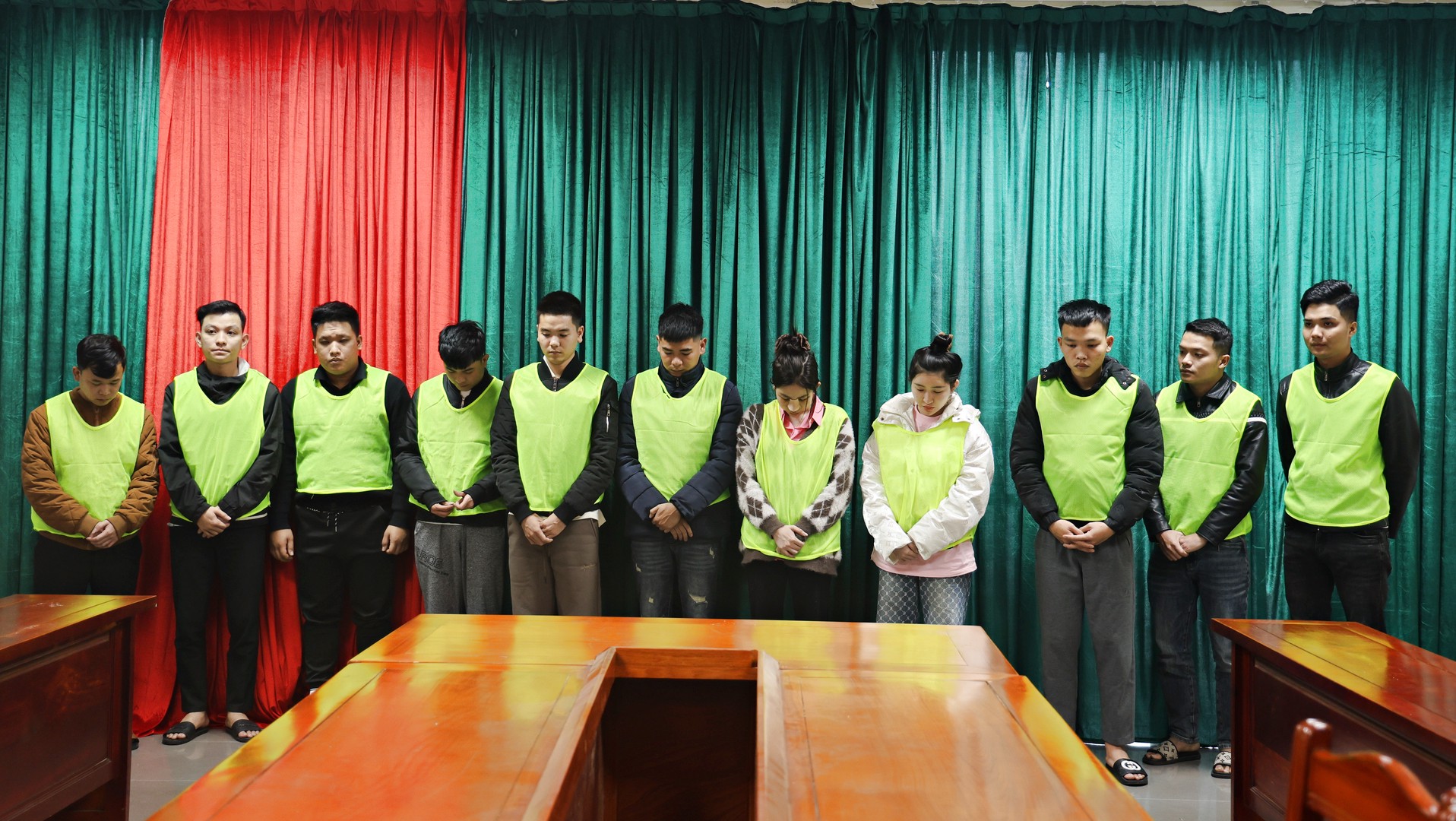 Bóc gỡ đường dây lừa đảo Facebook 50 tỷ đồng do Nguyễn Văn Quyền cầm đầu - Ảnh 2.