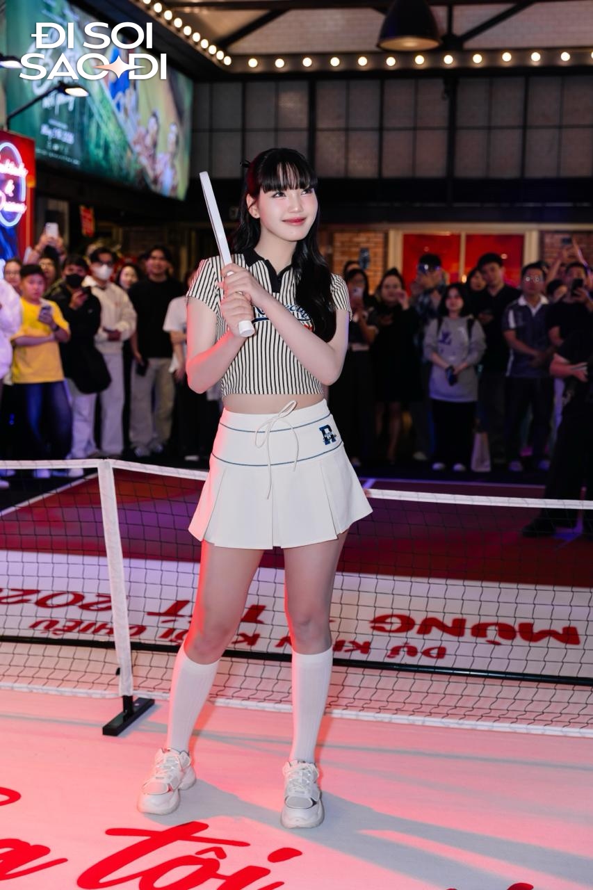 Danh tính cô gái vừa bước ra sân pickleball đã khiến tất cả xuýt xoa: "Không có đẹp nhất chỉ có đẹp hơn” - Ảnh 3. Danh tính cô gái vừa bước ra sân pickleball đã khiến tất cả xuýt xoa: "Không có đẹp nhất chỉ có đẹp hơn” - Ảnh 3.