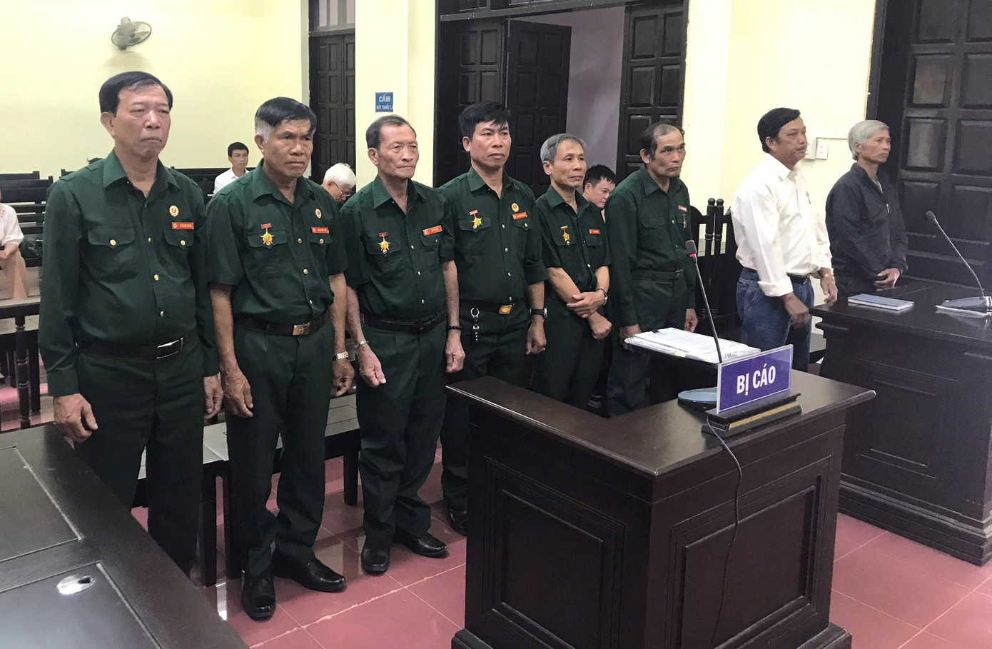 Tuy&ecirc;n &aacute;n đối với 6 cựu chiến binh k&ecirc;u oan về tội hủy họai rừng tại L&acirc;m Đồng - Ảnh 1.