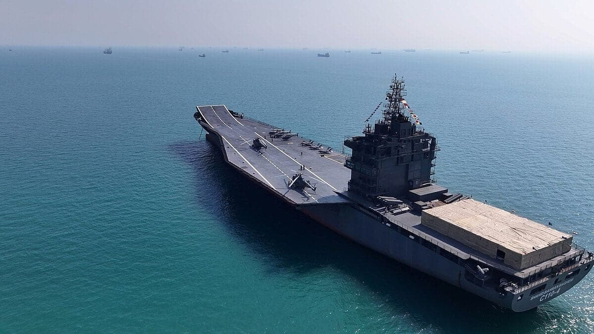 Ảnh vệ tinh phát hiện tàu sân bay Iran gần eo biển Hormuz năm 2026 - Ảnh 3.