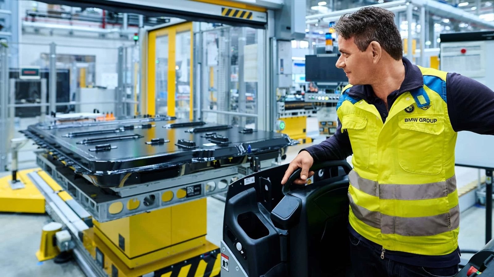 Ch&acirc;u &Acirc;u tụt hậu 20 năm so với Trung Quốc về c&ocirc;ng nghệ pin xe điện - Ảnh 2.