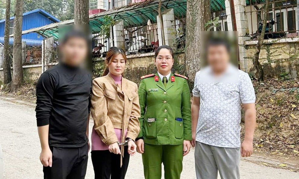 Nữ qu&aacute;i Nguyễn Thị Mai bị bắt tại cửa khẩu quốc tế T&agrave; L&ugrave;ng năm 2026 - Ảnh 1.