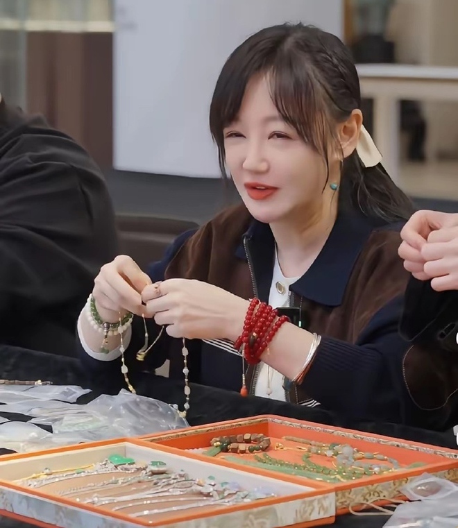 Nữ diễn viên mua 2 kg vàng, giờ choáng váng trước số tiền lãi vào ngày giá vàng lập đỉnh- Ảnh 2.