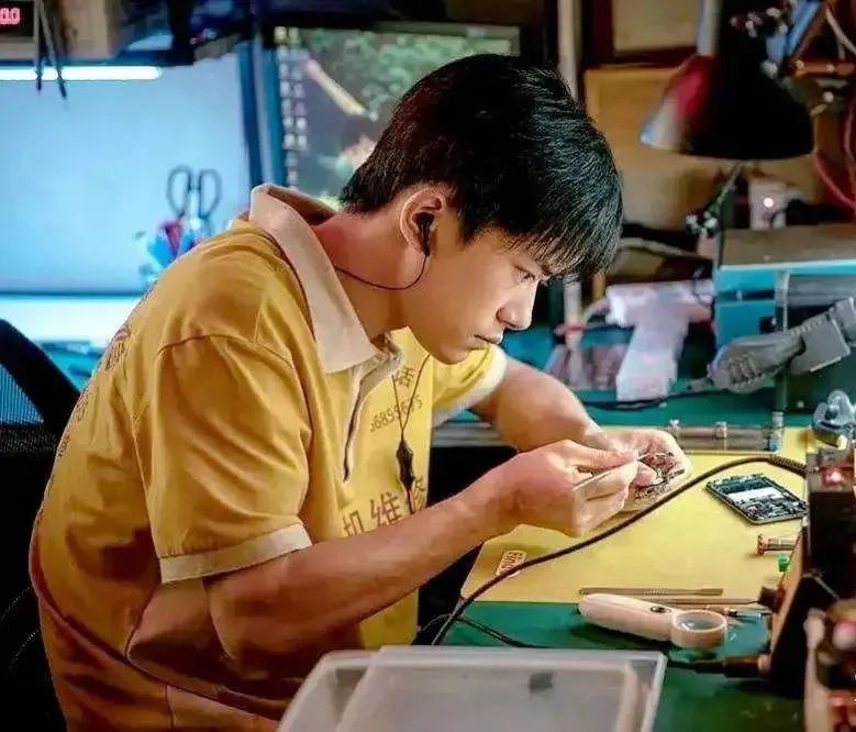 Gửi về nhà 33 triệu/tháng, người con chết lặng phát hiện sự thật về khoản tiền hơn 1,1 tỷ đồng trong suốt 3 năm- Ảnh 1.