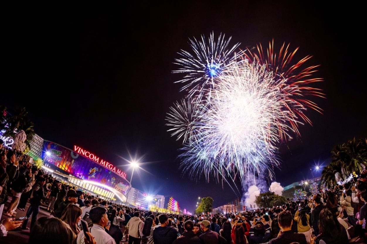 Vinhomes lãi kỷ lục 1,6 tỷ USD, doanh thu 7 tỷ USD và "núi tiền" 7,1 tỷ USD chưa ghi nhận - Ảnh 1.