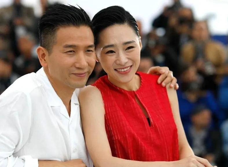 Triệu Lệ Dĩnh tháo chạy khỏi người tình có gia cảnh tù tội gây sốc, nhà trai liền tung đòn "trả đũa" - Ảnh 2. Triệu Lệ Dĩnh tháo chạy khỏi người tình có gia cảnh tù tội gây sốc, nhà trai liền tung đòn "trả đũa" - Ảnh 2.