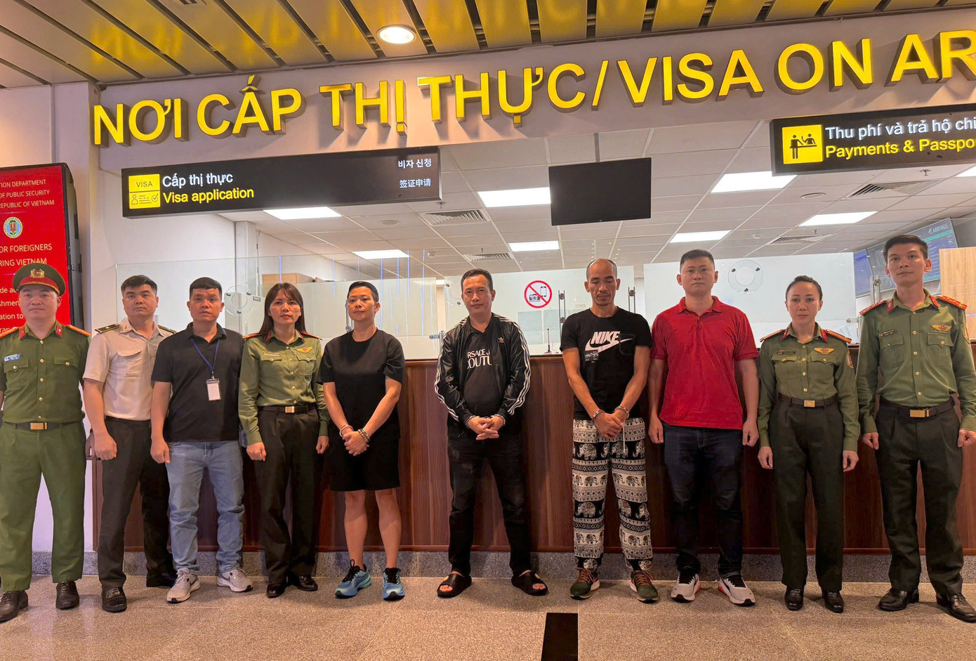 Bắt 3 đối tượng giang hồ li&ecirc;n quan vụ dằn mặt cổ đ&ocirc;ng ở Đ&agrave; Nẵng - Ảnh 2.