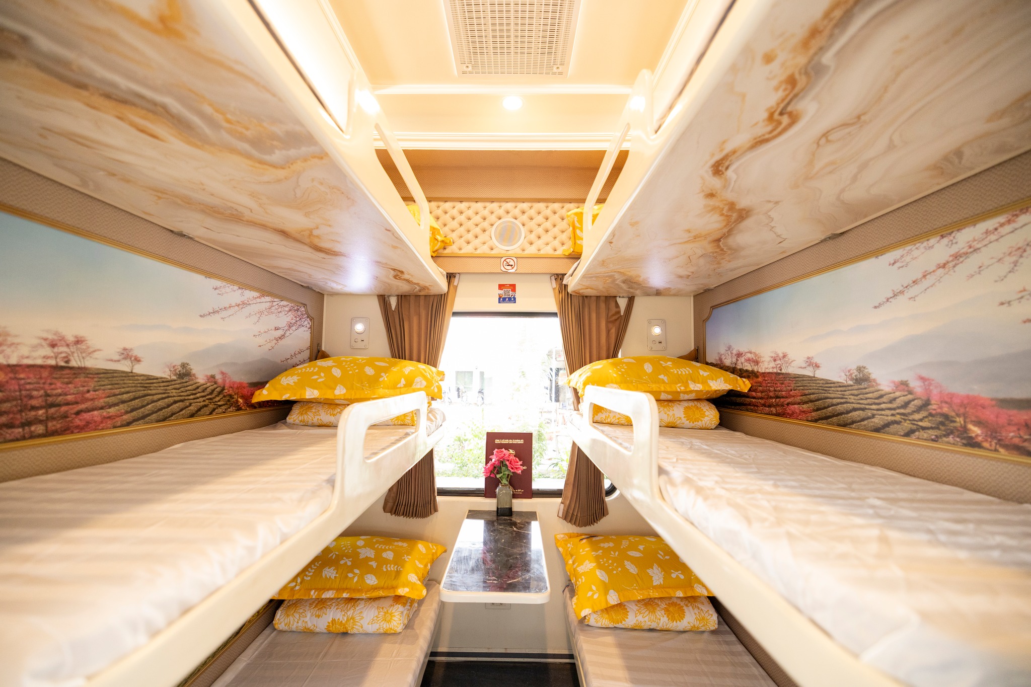 Chuyến tàu mới nhất của đường sắt Việt Nam: Mới chạy được 1 ngày, không gian trên tàu gây chú ý - Ảnh 12.